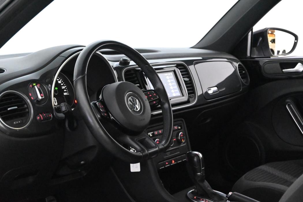 VOLKSWAGEN Beetle 2012