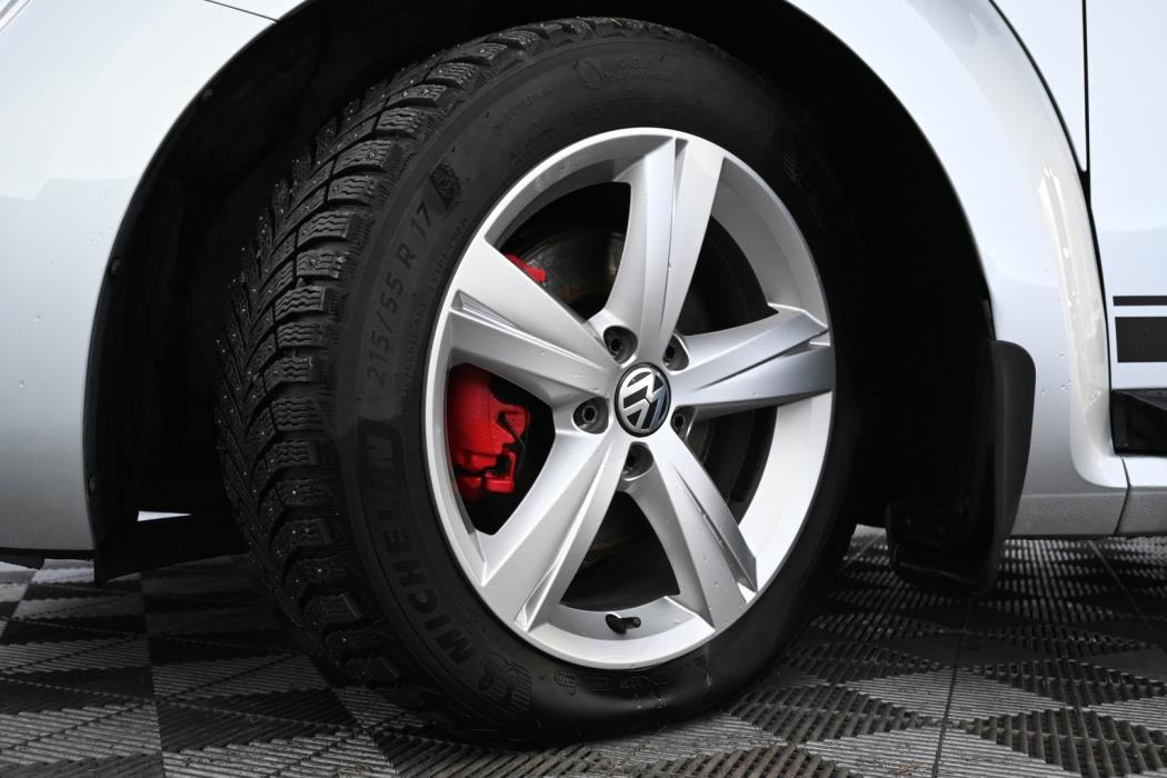 VOLKSWAGEN Beetle 2012