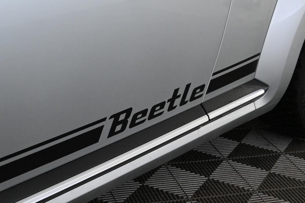 VOLKSWAGEN Beetle 2012