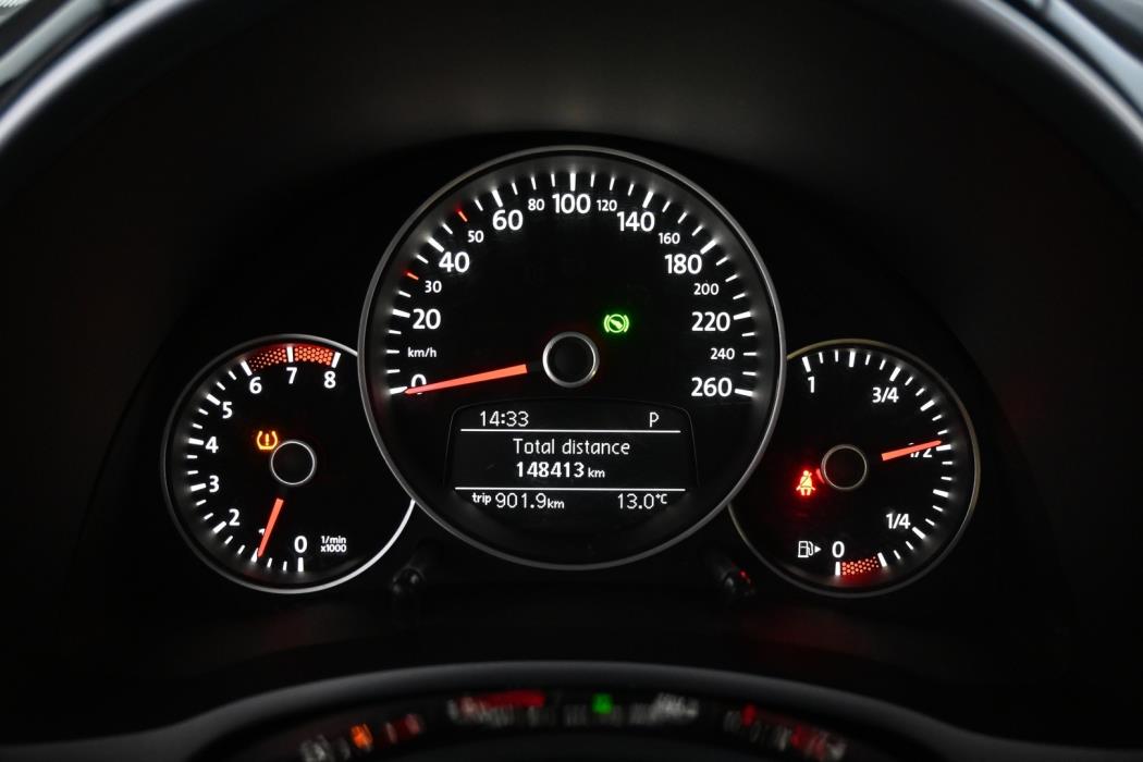 VOLKSWAGEN Beetle 2012