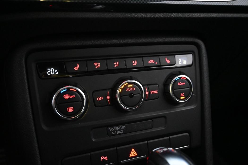 VOLKSWAGEN Beetle 2012