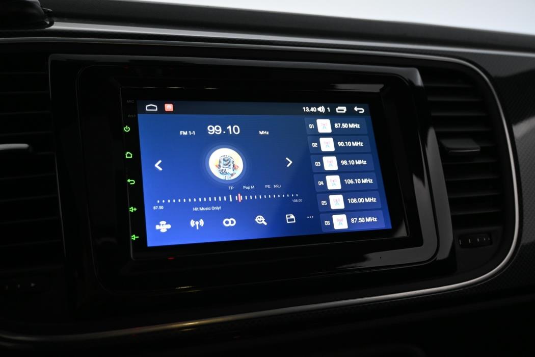 VOLKSWAGEN Beetle 2012