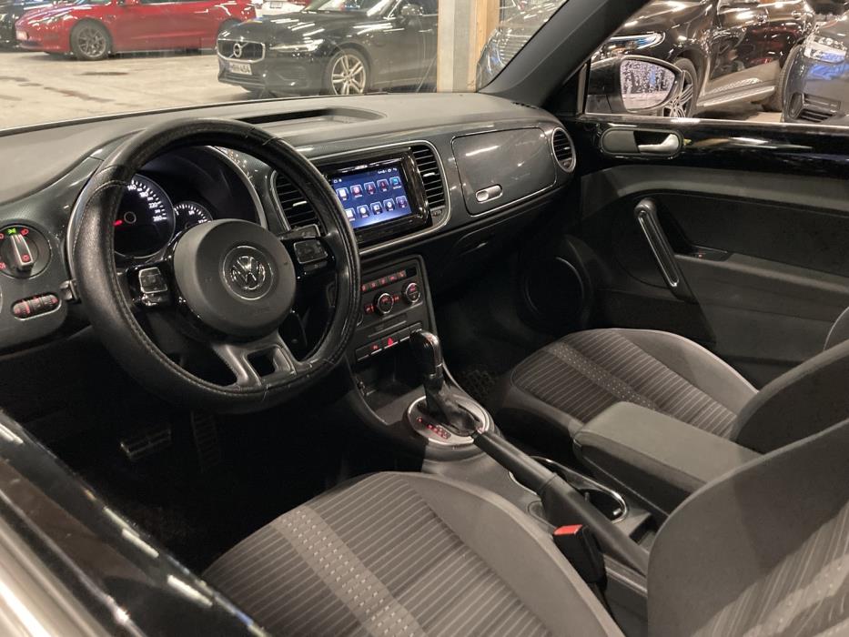 VOLKSWAGEN Beetle 2012