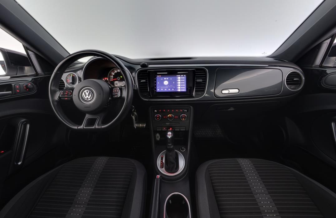 VOLKSWAGEN Beetle 2012