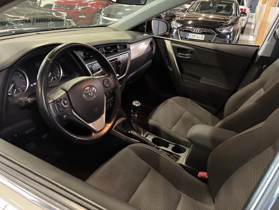 TOYOTA Auris 2013