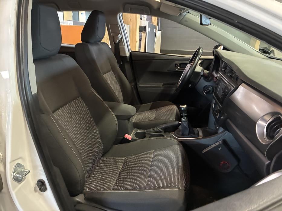 TOYOTA Auris 2013