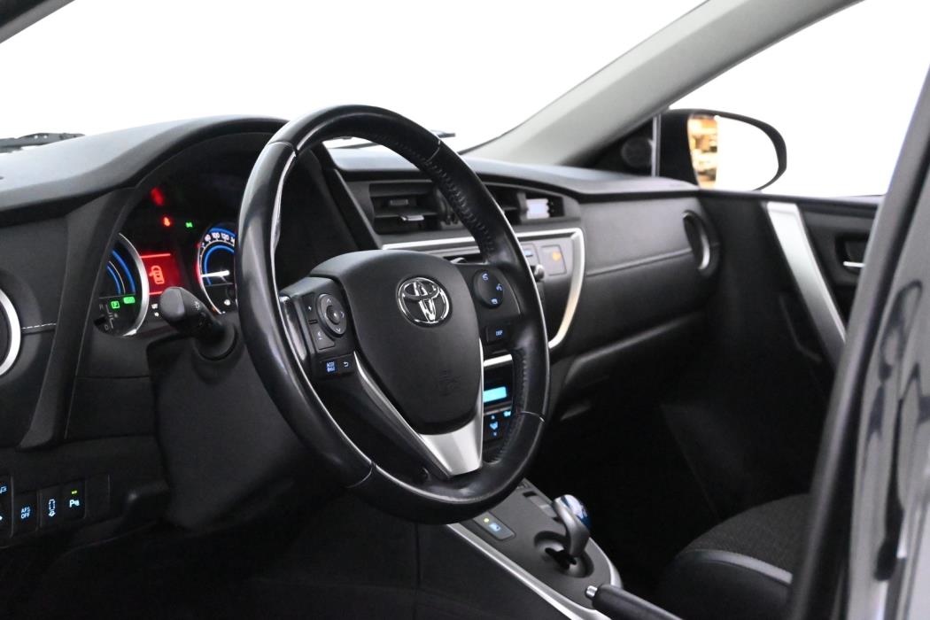 TOYOTA Auris 2015