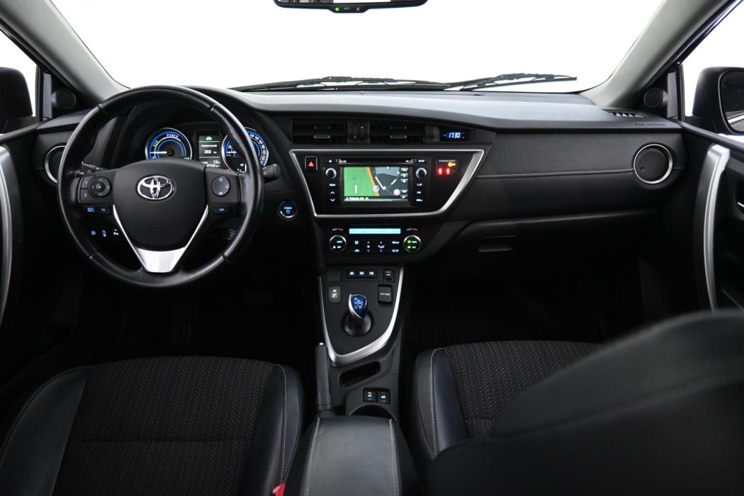 TOYOTA Auris 2015