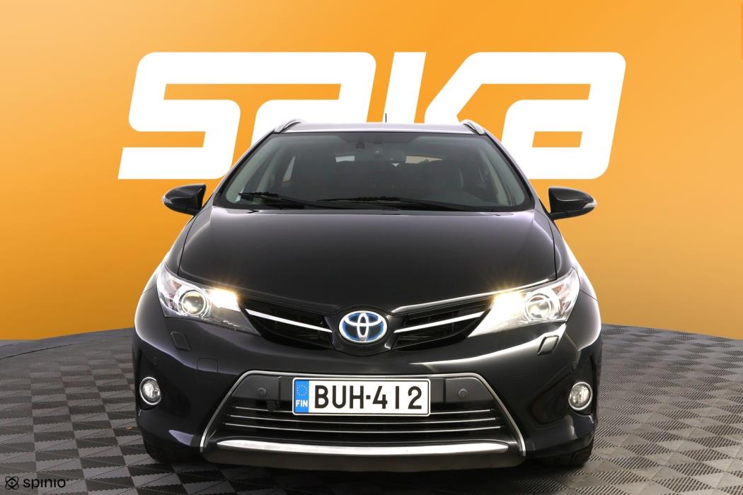 TOYOTA Auris 2015