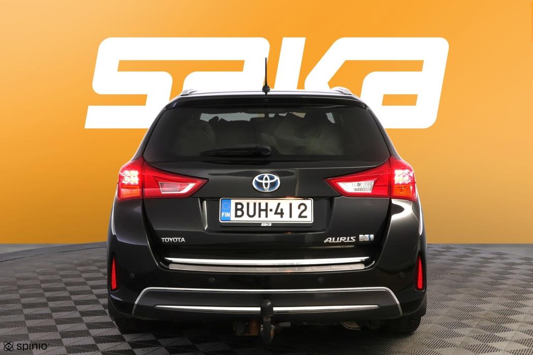TOYOTA Auris 2015