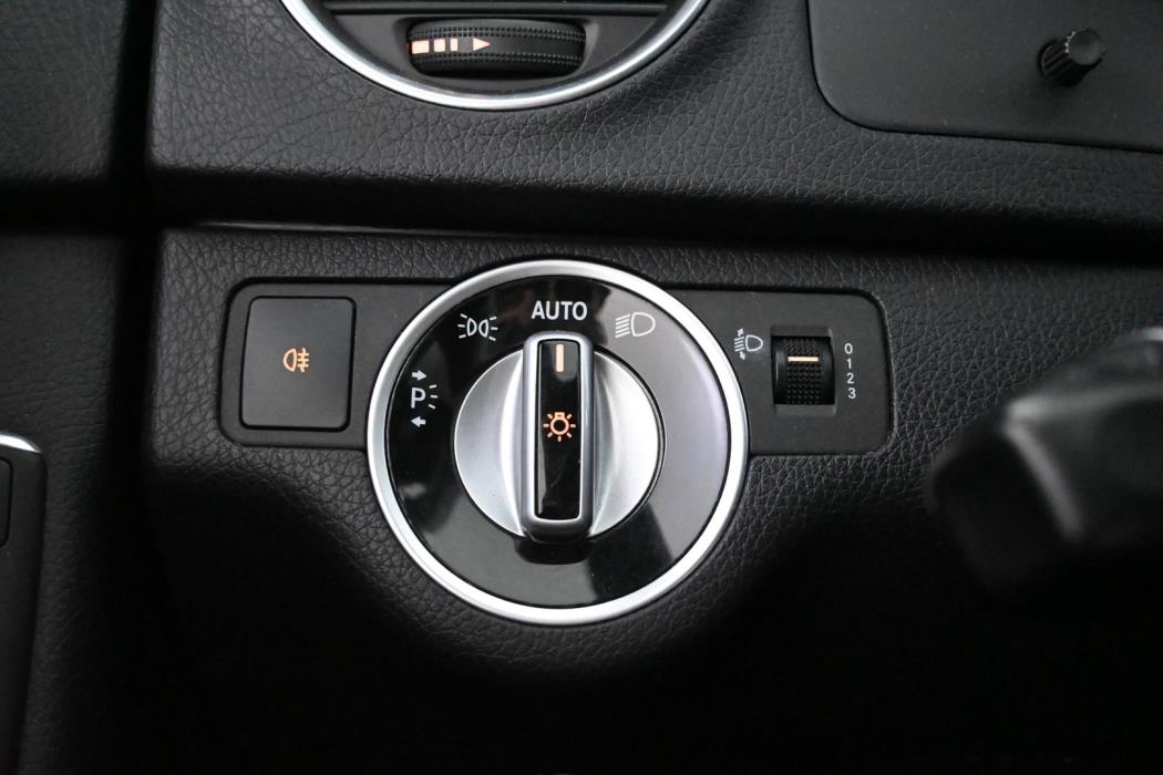 MERCEDES-BENZ C 2012