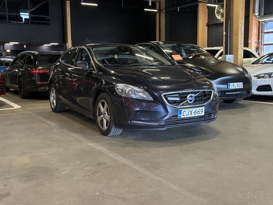 VOLVO V40 2015