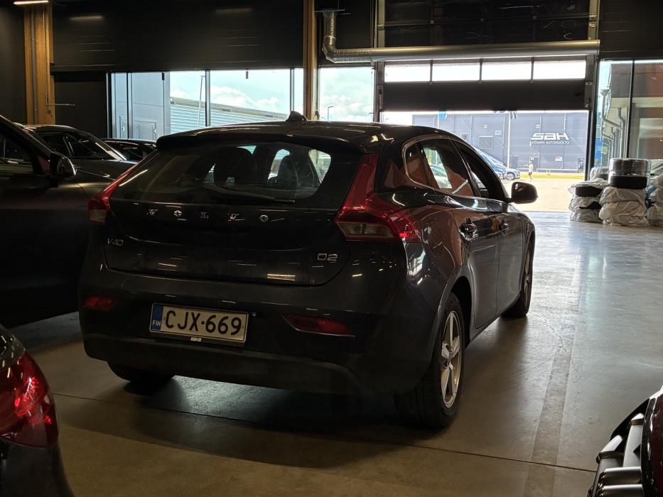 VOLVO V40 2015