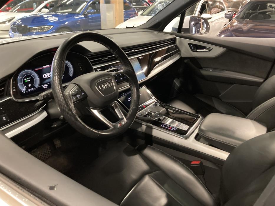 AUDI Q7 2021