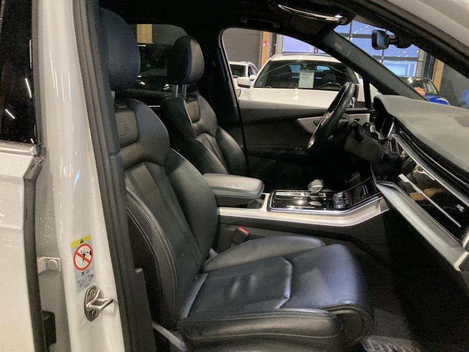 AUDI Q7 2021