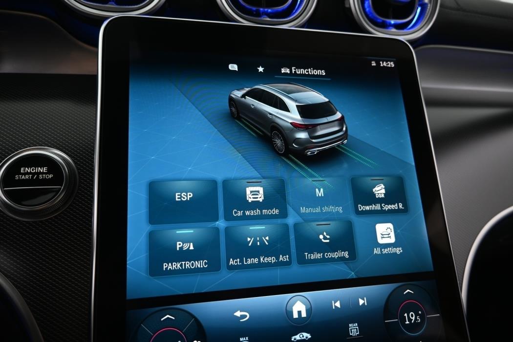 MERCEDES-BENZ GLC 2023