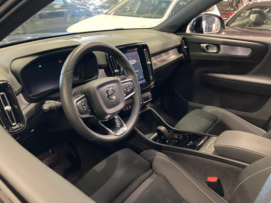 VOLVO XC40 2024