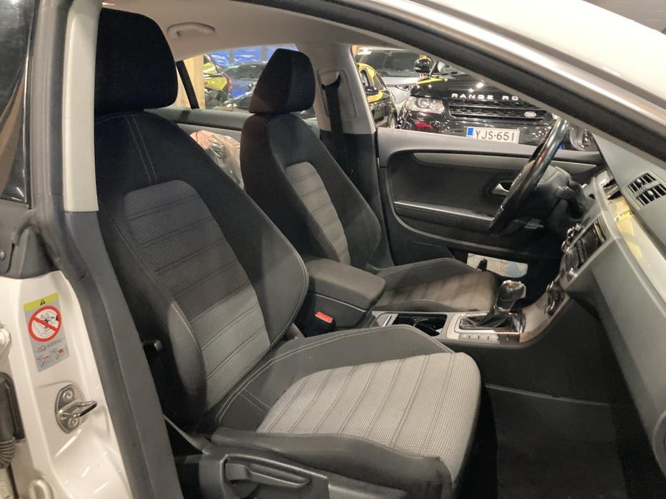 VOLKSWAGEN Passat CC 2011