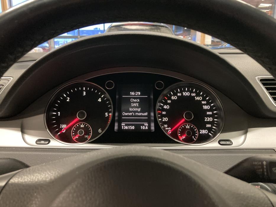 VOLKSWAGEN Passat CC 2011