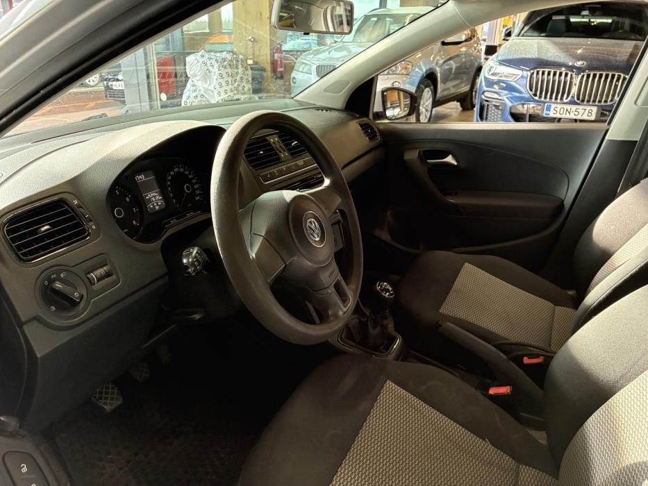 VOLKSWAGEN Polo 2014