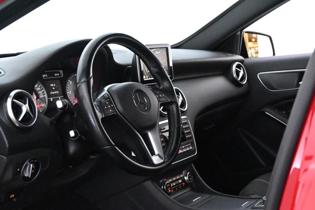 MERCEDES-BENZ A 2013