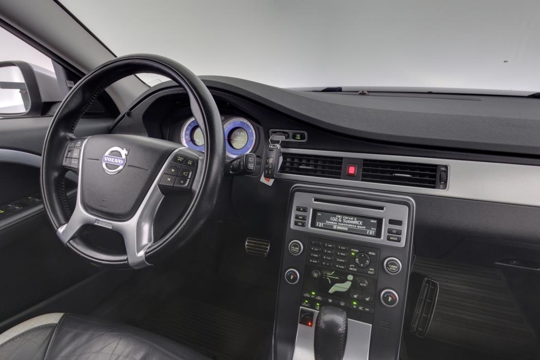 VOLVO V70 2011