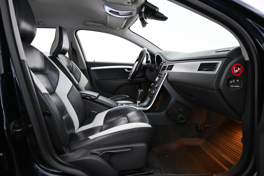VOLVO V70 2011