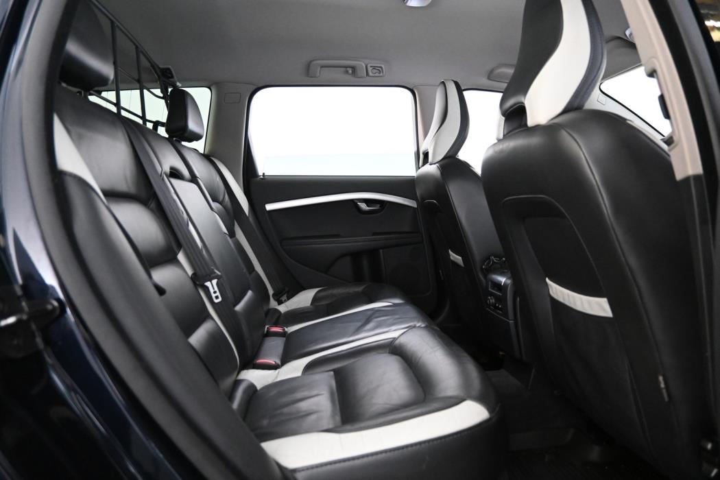 VOLVO V70 2011