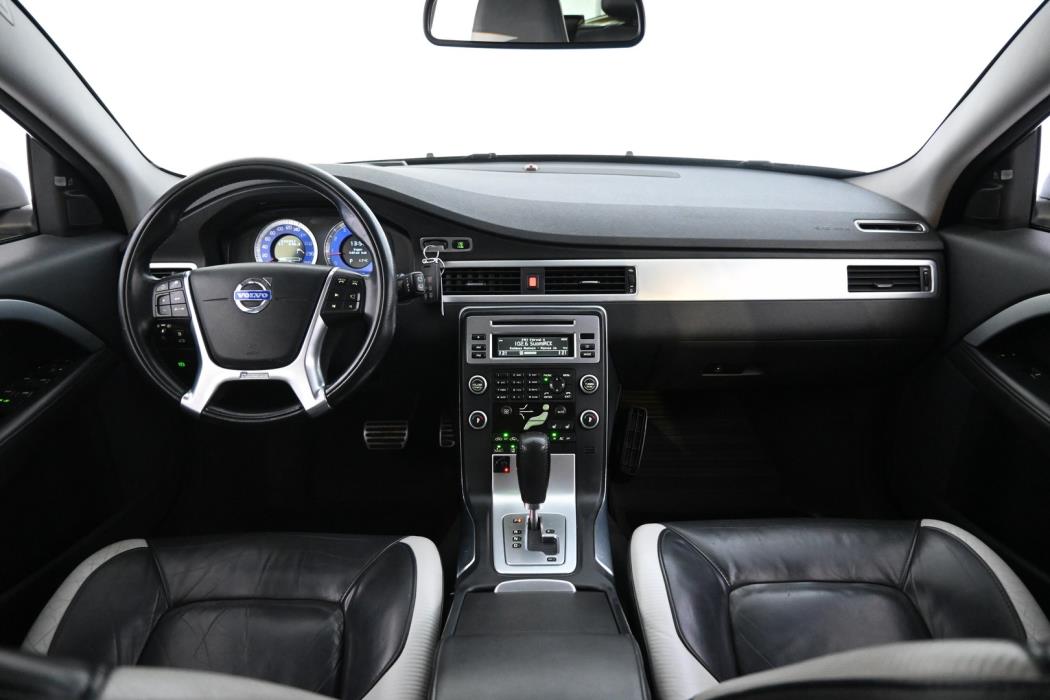 VOLVO V70 2011