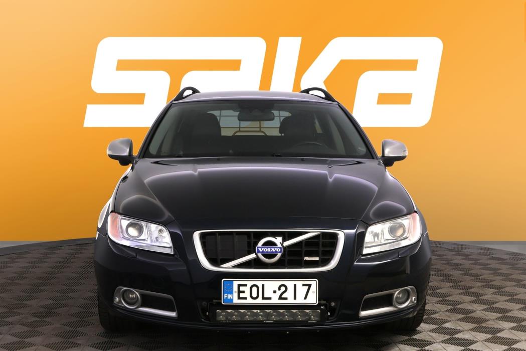 VOLVO V70 2011