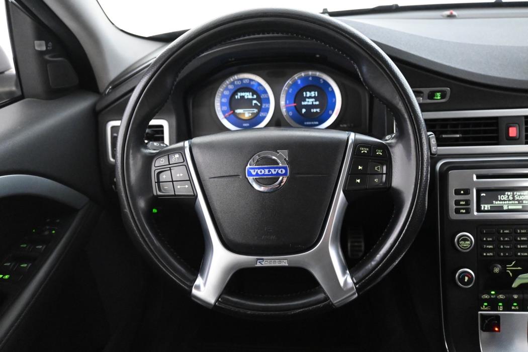 VOLVO V70 2011