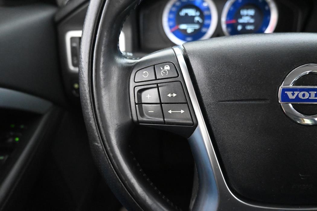 VOLVO V70 2011