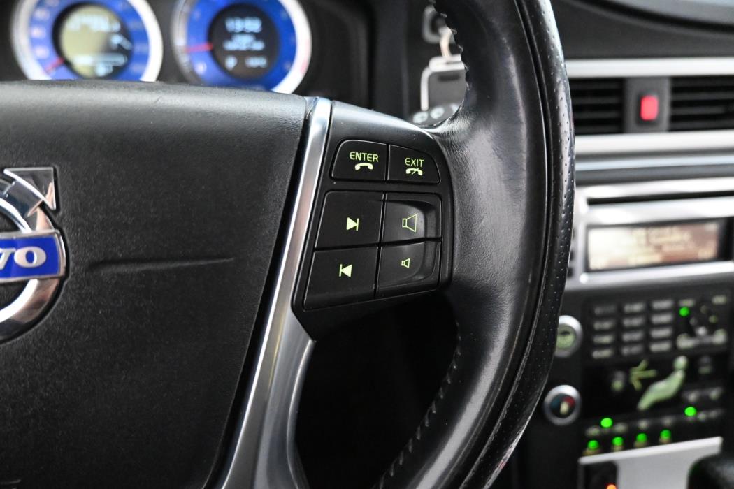 VOLVO V70 2011