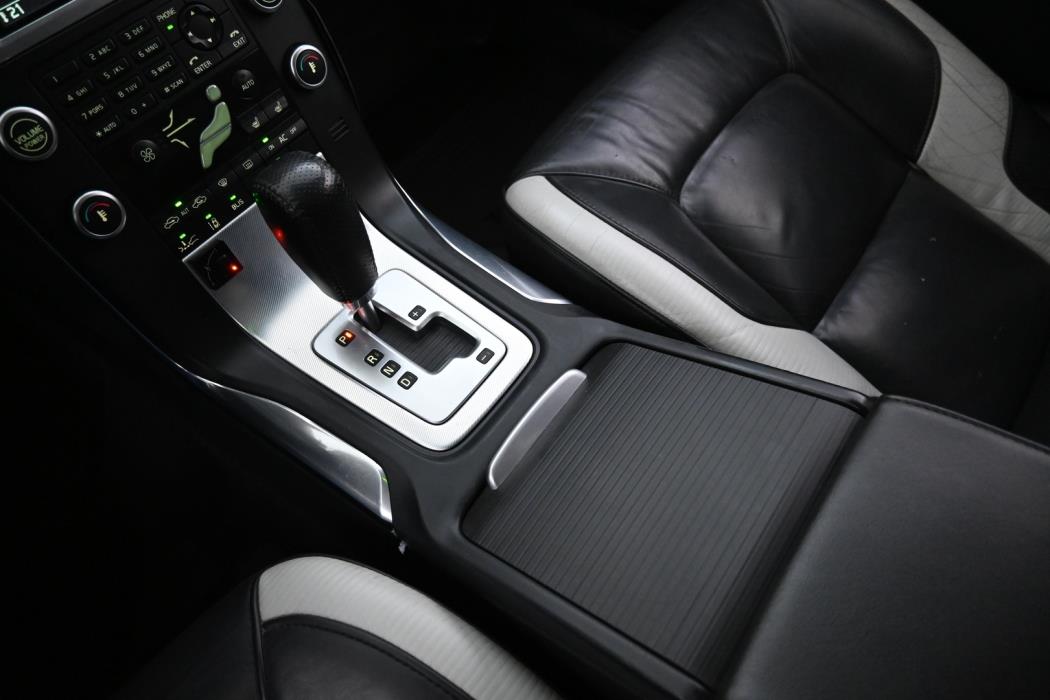 VOLVO V70 2011