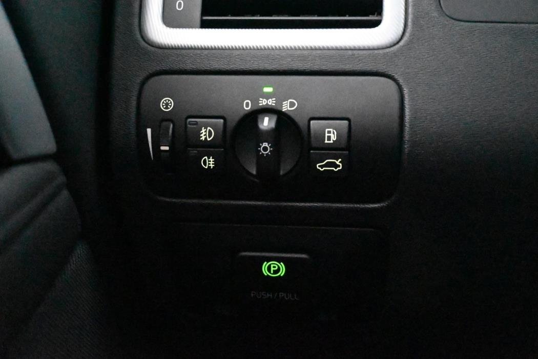 VOLVO V70 2011