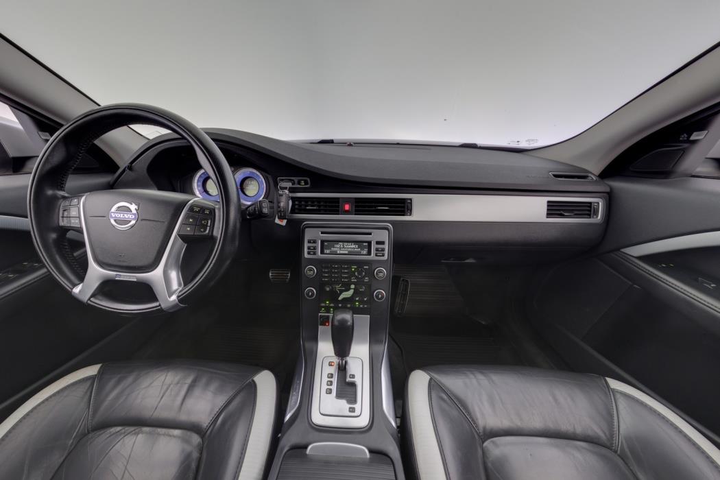 VOLVO V70 2011