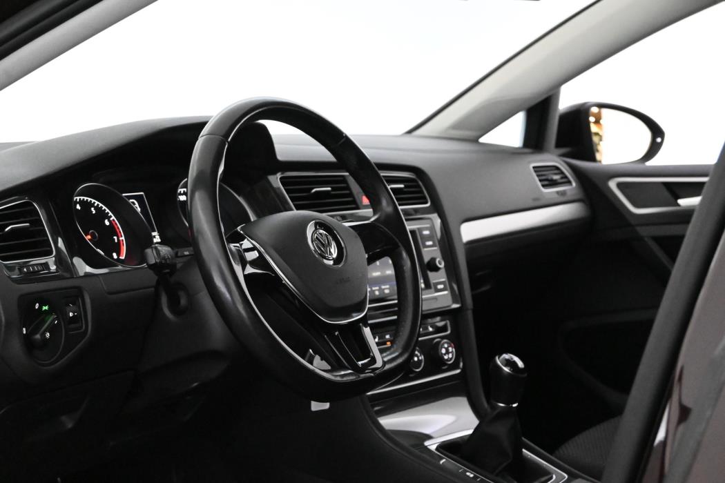 VOLKSWAGEN Golf 2017