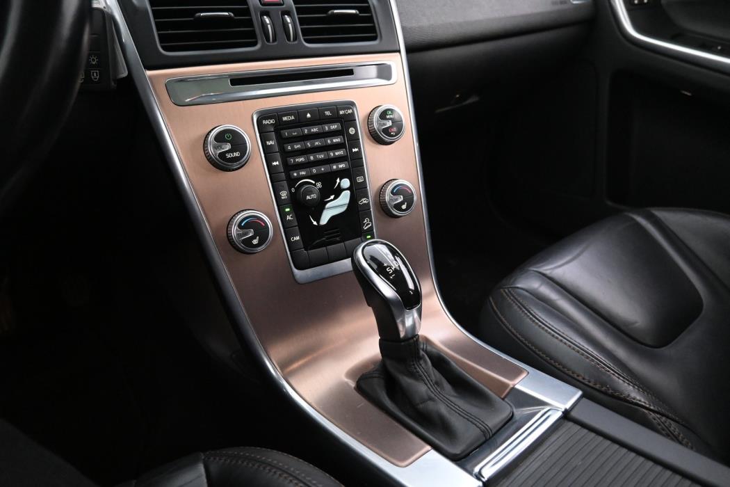 VOLVO XC60 2017