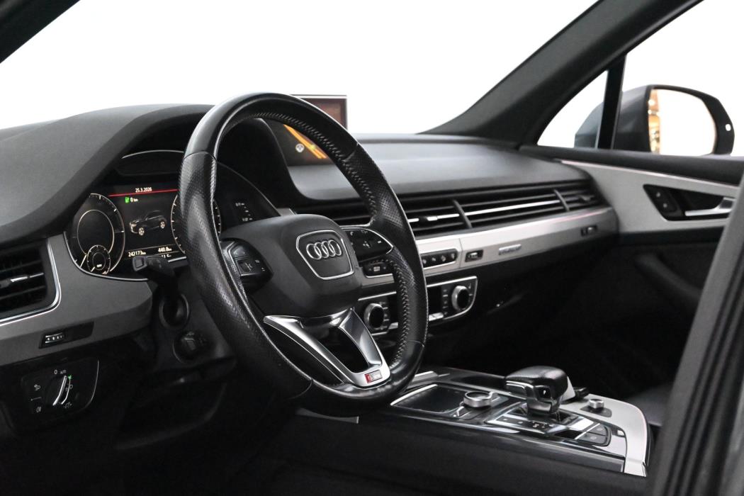 AUDI Q7 2016
