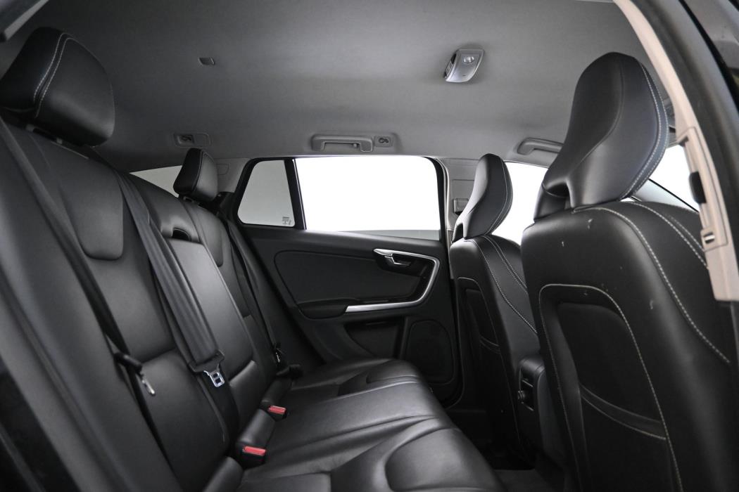 VOLVO V60 2015