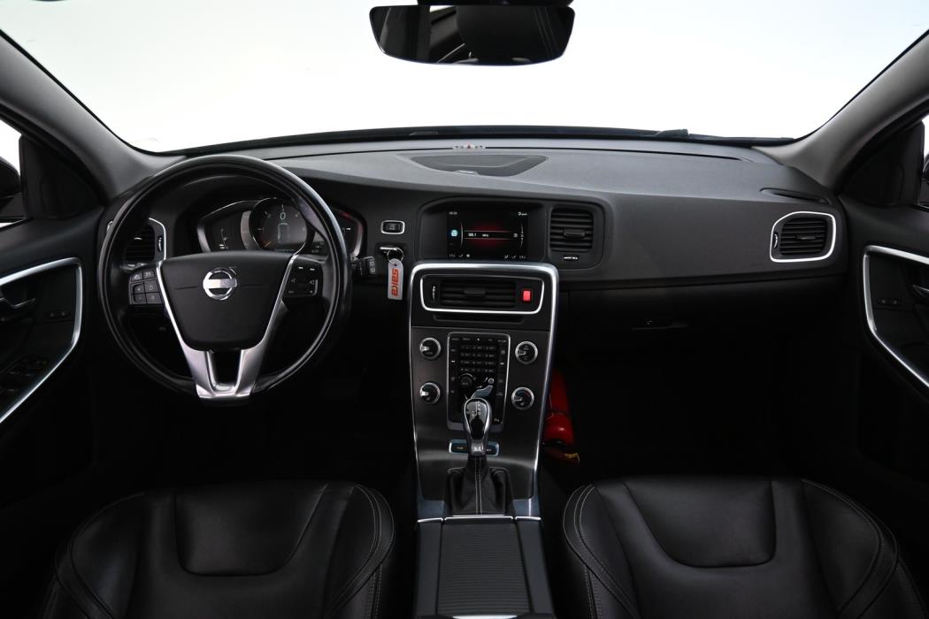 VOLVO V60 2015