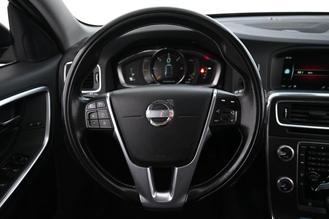 VOLVO V60 2015