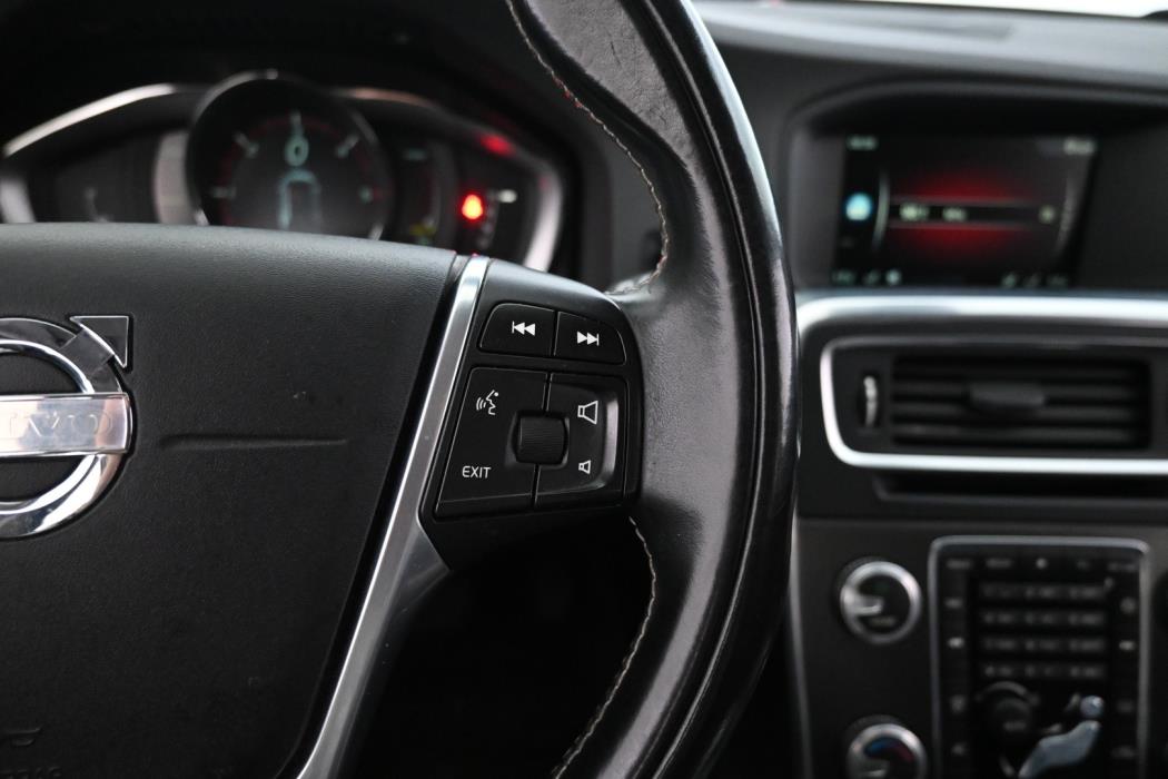 VOLVO V60 2015