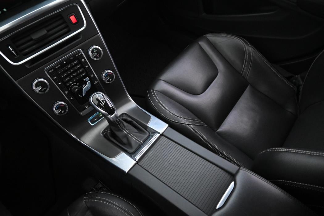 VOLVO V60 2015