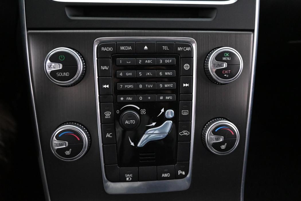 VOLVO V60 2015