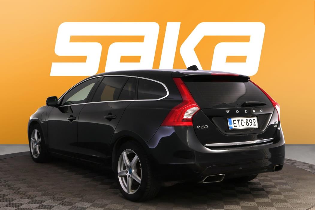VOLVO V60 2015