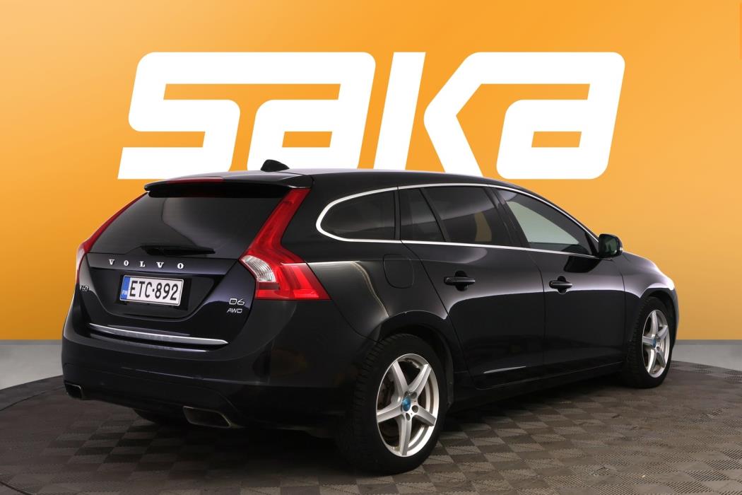 VOLVO V60 2015