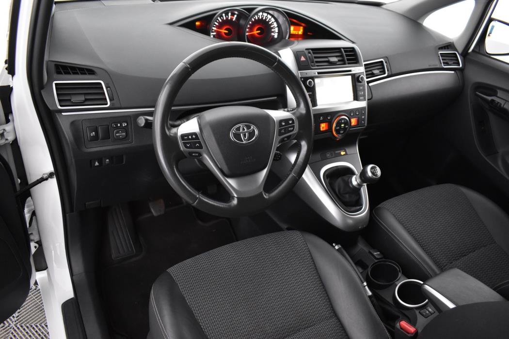 TOYOTA Verso 2015