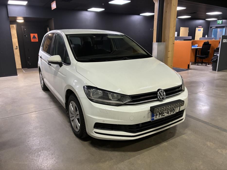 VOLKSWAGEN Touran 2016