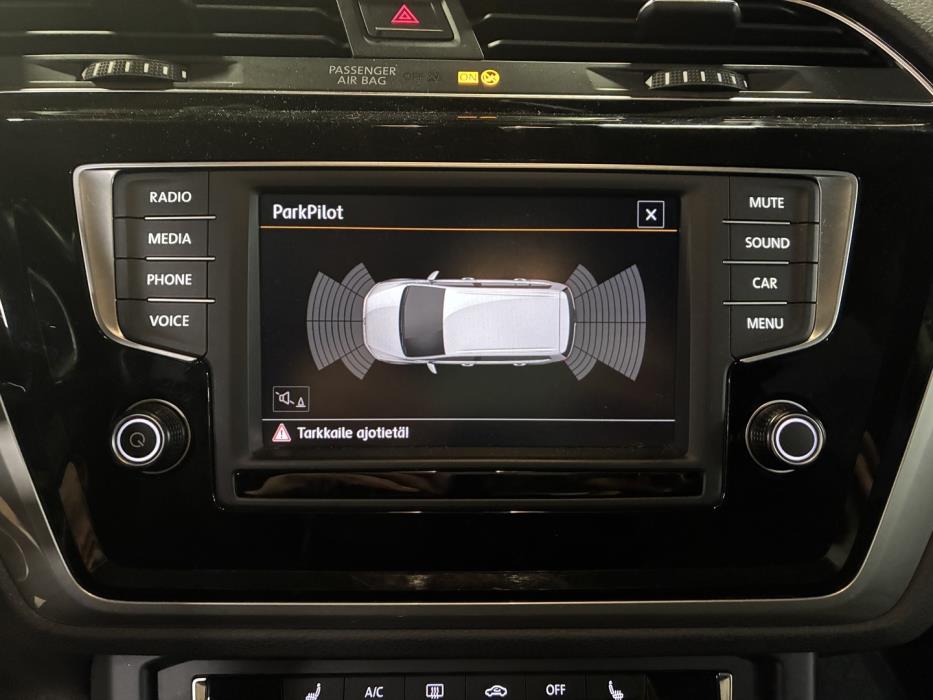 VOLKSWAGEN Touran 2016